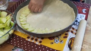 Очень вкусный яблочный пирог. Готовится легко и просто.