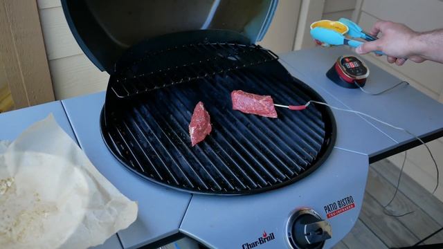 GRILLING MEAT with Bluetooth!? iGrill2 thermometer REVIEW смотреть онлайн