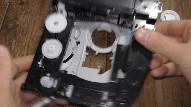 Ремонт залитой PS4 Slim. Не включается, не реагирует на кнопку включения и извлечения диска. смотреть онлайн