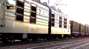 ВЛ80К-739 с грузовым поездом в лучах февральского солнца