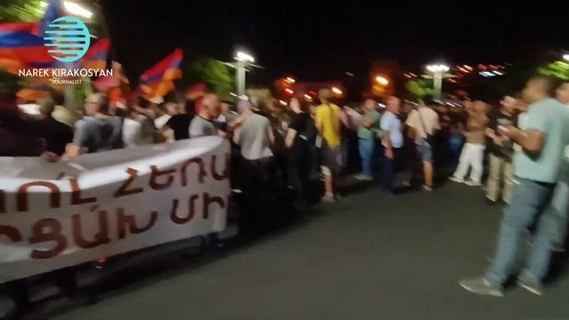 Մեծաթիվ ոստիկաններ են բերվել. ինչ է կատարվում Ազատության հրապարակում смотреть онлайн