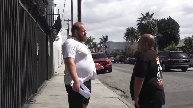Man's Angry Family Tries To Get In Our Face and Defend His Actions (Los Angeles, California) смотреть онлайн