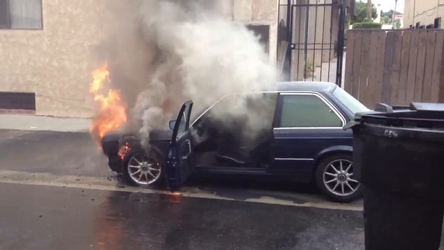 1984 BMW 325e on fire! E30 on fire! смотреть онлайн