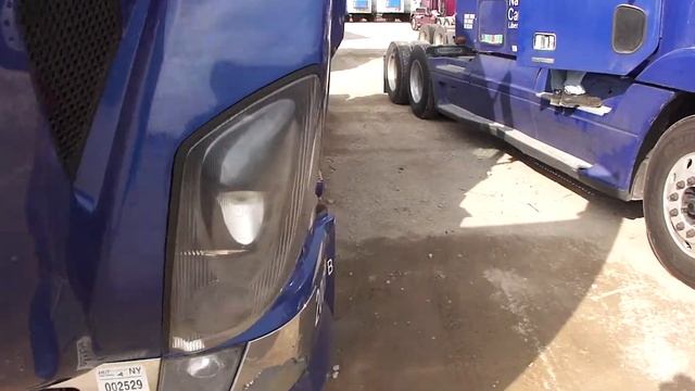 2005 VOLVO VNL64T670 Tandem Sleeper Truck Tractor - Unit 20015B (A40102-0003) смотреть онлайн