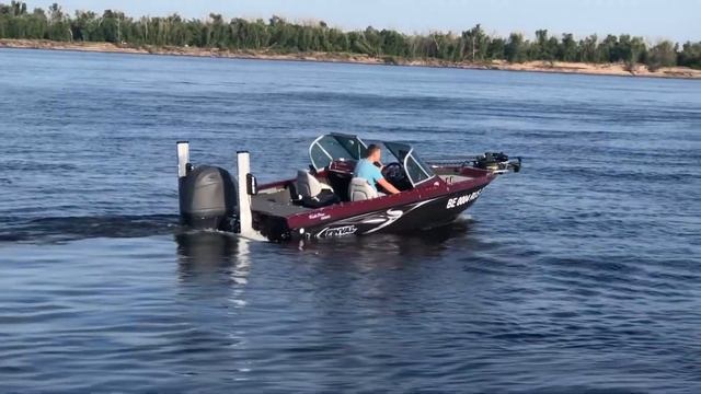 FINVAL 555 Fish Pro + телескопические якоря Minn Kota Talon