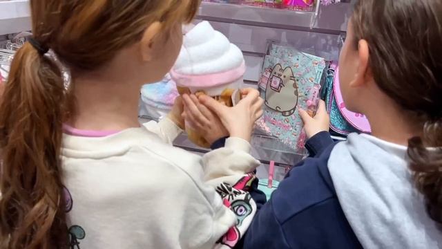 SHOPPING TRA AMICHE 🛍️ 3 acquisti a testa (Da Claire's) смотреть онлайн