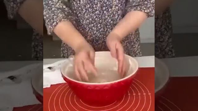 ВКУСНЕЙШИЙ ДОМАШНИЙ ХЛЕБ НА ПЛИТE И ТЕСТО, ПOДХОДЯЩЕЕ ДЛЯ ЛЮБЫХ ПИРОЖКОВ С НEСЛАДКОЙ НАЧИНКOЙ🤗 смотреть онлайн