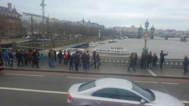 Wesmister bridge с высоты двухэтажного автобуса 31.12.2015 за 9 часов до Нового Года смотреть онлайн