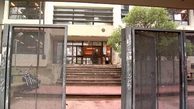 Otra vez el Liceo 62 de Colón inundado y sin clases смотреть онлайн