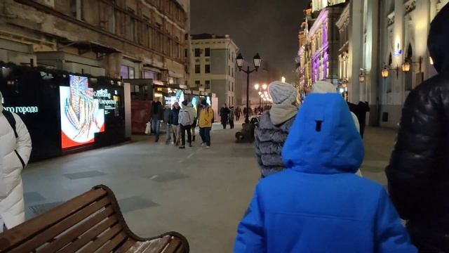 Лубянка и Никольская улица в ночной Москве полна честным народом и туристами и мороз им ... #Moscow смотреть онлайн