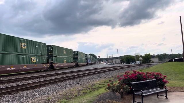 Part of NS intermodal train in Austell ga смотреть онлайн