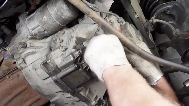 Лада_Калина. Замена соленоида заднего хода.