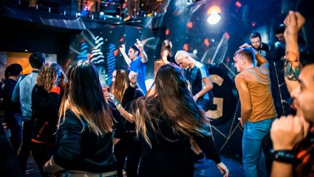 Стоит ли искать девушек в клубах?