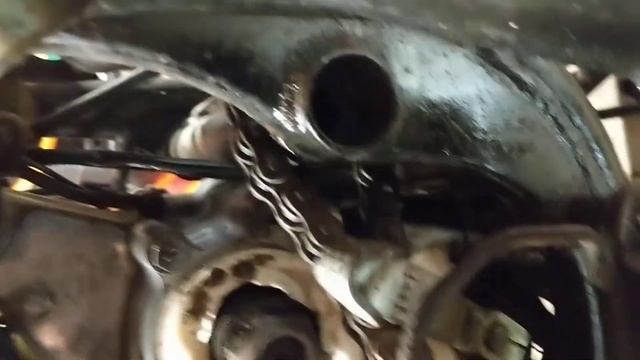 Suzuki LT 230e swingarm bolt removal. part #1 смотреть онлайн