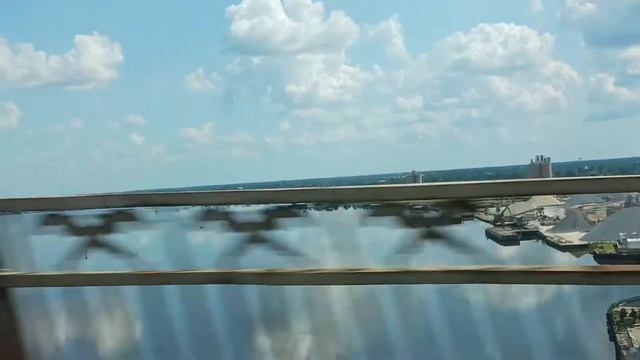 За окнами авто - промышленный район Луизианы смотреть онлайн