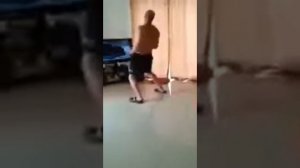 Мужик болеет за наших, русских, на Олимпиаде в Сочи.