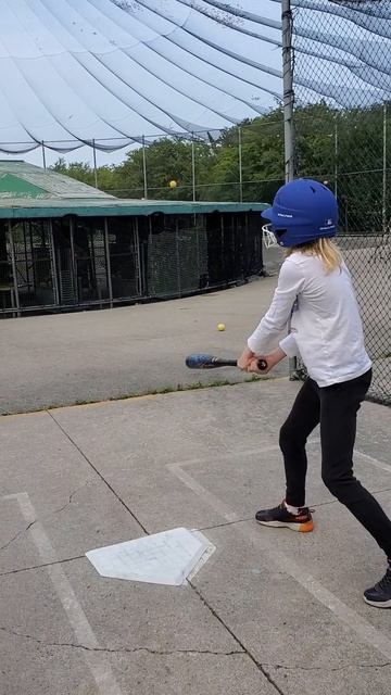 BASEBALL HITS CAMERA in Last Hit after Hitting 5 baseballs & 2 Fouls Balls in Batting Cage #Shorts смотреть онлайн