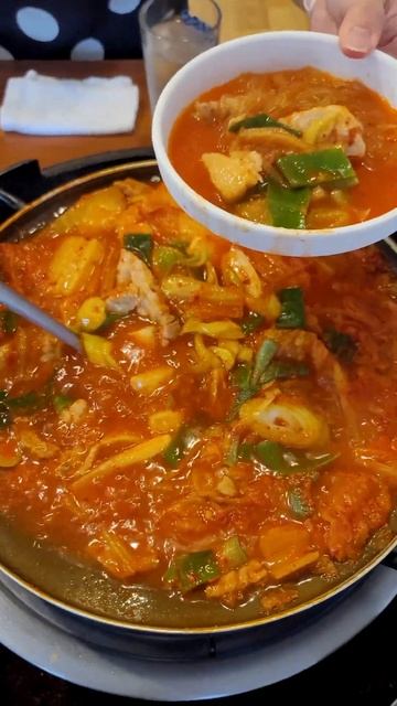 Korean kimchi soup is perfect choice for cool weather! смотреть онлайн