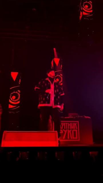 MNOGOZNAAL раздаёт стиль на Маятнике Фуко