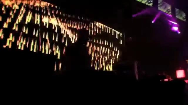 INTERSTATE Featuring Jenny Laszlow