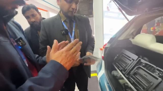 Revolutionary Aluminium Air Battery Will Blow Your Mind! Li-ion Alternative By IOC and Phinergy смотреть онлайн