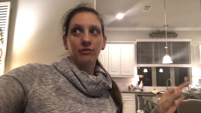 VLOGMAS DAY 9: IT'S TEARING UP MY HOUSE!! | REDO THE CHRISTMAS TREE? смотреть онлайн