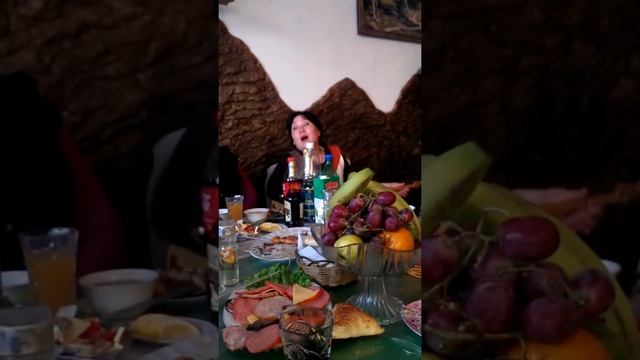 Красиво поёт(2) смотреть онлайн