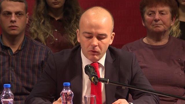Министерот Тевдовски од трибината во Битола: „Фер општество, шанса за сите!“ смотреть онлайн