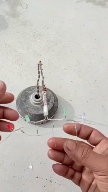 Simple Battery Charge Indicator#battery #led #shorts #kamaltechhelp