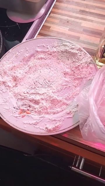 Не выбрасывайте муку после обваливания рыбы. смотреть онлайн