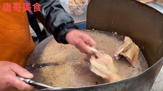 南京六合最好吃，最贵的一家卤鹅，仔鹅卖45元一斤，日卖50只！【唐哥美食】 смотреть онлайн