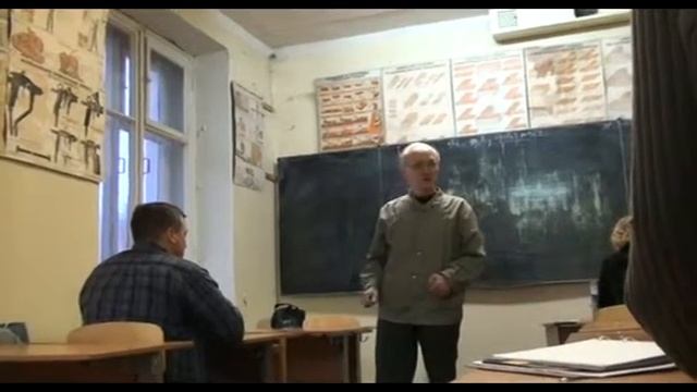 )))УЧАТ В ШКОЛЕ / Schooling смотреть онлайн