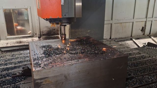 Chipping of the top surface of the steel sheet.Сколы верхней поверхности стального листа. смотреть онлайн
