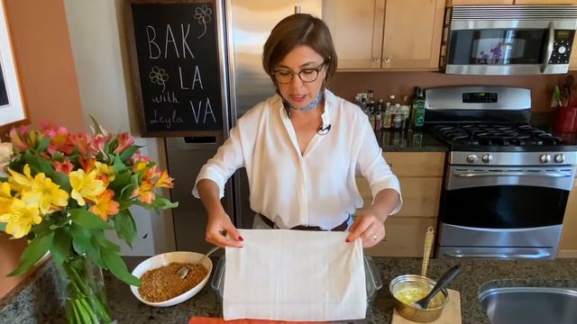 Baklava (Sweet pastry dessert with chopped nuts, cinnamon and syrup) смотреть онлайн