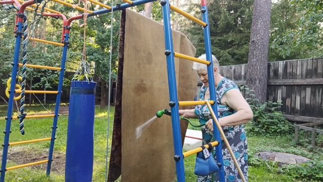 "Жизнь на пенсии".. Жарила кабачки и плотву на обед.)) Приходила внучка в гости. смотреть онлайн