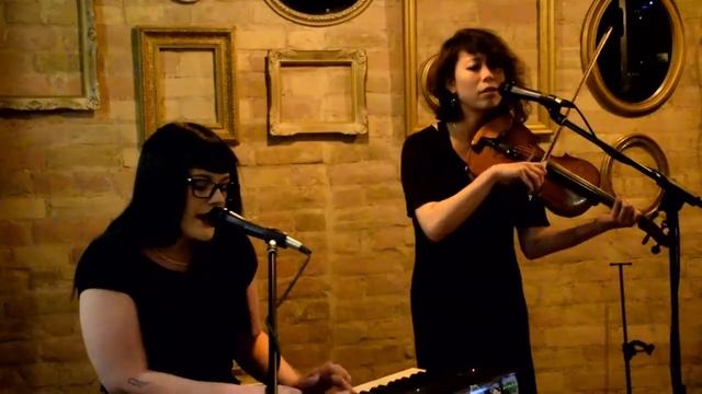 Taylor Cos & Natalie Wong "Goin' Dreamin'" - live at lil' brew hops in Newmarket, Ontario смотреть онлайн