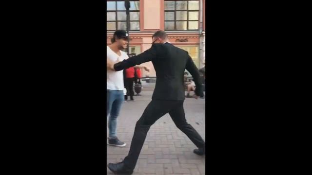 ЭДВАРД БИЛ УДАРИЛ КАЧКА ИЗ BODY MANIA EDWARD BIL ПОЛУЧИЛ С ПЫРА В ПРИСАЧУЛЮ смотреть онлайн