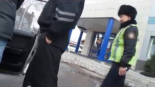 В Павлодаре прохожий записал, как полиция штрафует сына экс-акима Экибастуз смотреть онлайн