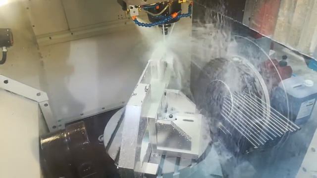 Mikron HEM 500U - Machining oversized item смотреть онлайн