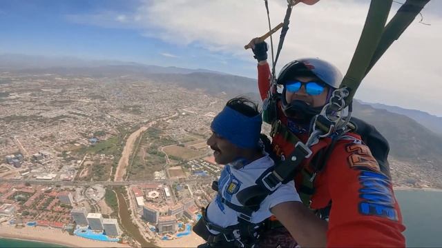 Avinash from India Goes Skydiving at Fly Skydive Puerto Vallarta смотреть онлайн