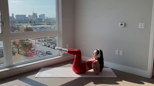 5MIN Deep Core & Ab Pilates __ tone & strengthen __ beginner friendly   verbal cues __madeleineabeid