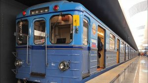 Вид из окна поезда по маршруту: Большая кольцевая линия метро. ЕЖ-3