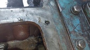 Трактор т40 🚜 при включения скорости или реверса педаль цепление на исходное не возвращается.