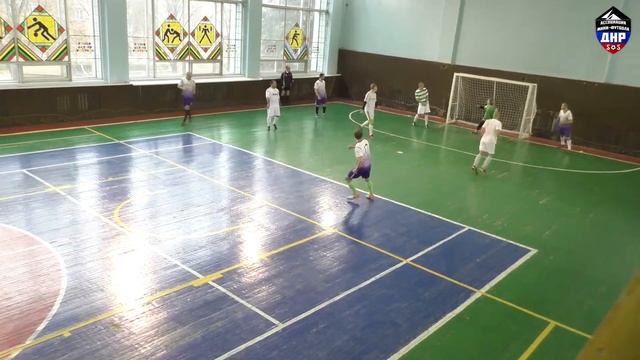 Розыгрыш углового. Матч ПМФК "Углетелеком" - МФК "Пища Жизни". смотреть онлайн