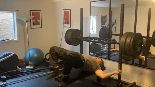 315 lb (143 kg) football bar bench press x 1 rep (new PR) смотреть онлайн