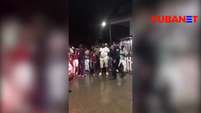 Fuerte despliegue POLICIAL en fiesta popular de Songo la Maya, Santiago de CUBA смотреть онлайн
