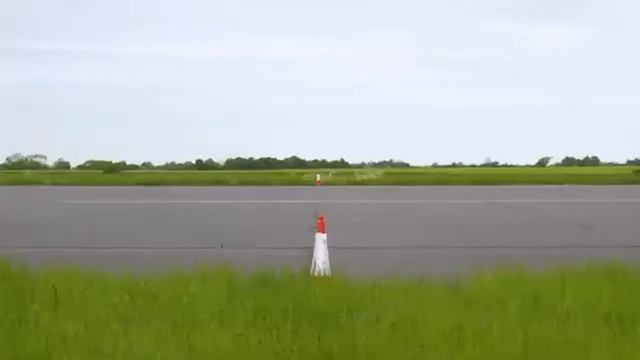 Bugatti Chiron vs F1 Red Bull Гонка 1/4 миле 🚀 смотреть онлайн