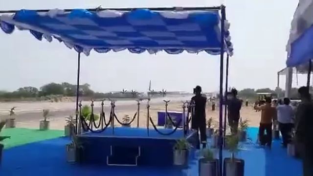 landing on the National Highway by Air Force C-130 Aircraft in barmer смотреть онлайн