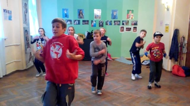 ТСК " ЛЮДИ В ЧЁРНОМ " (ученик нашей старшей группы) проводит МК у наших средненьких смотреть онлайн
