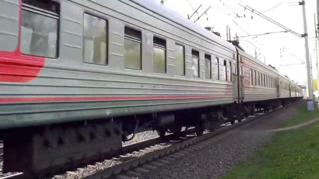 ЧС2к-555 с поездом №392 "Москва - Челябинск" смотреть онлайн